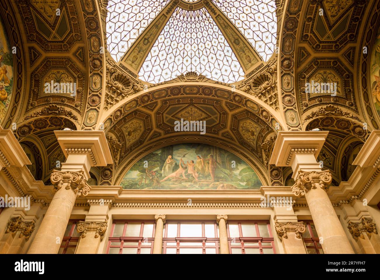 Inside the main post office in the old town, Ciutat Vella, Barcelona. View to the fantastic roof with the stained-glass dome. The Edifici central de Stock Photo