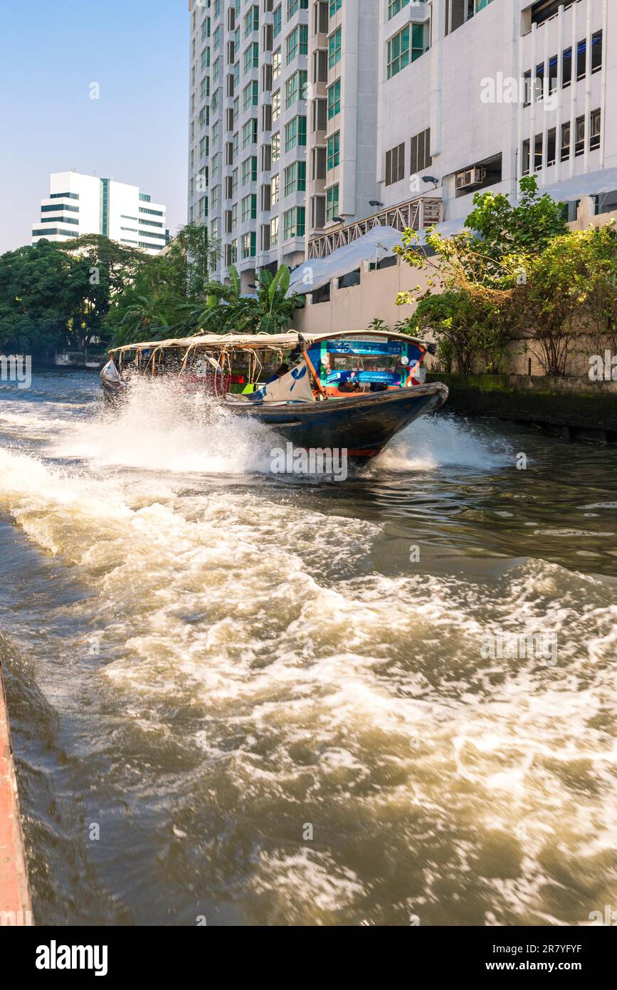 The Khlong Saen Saep boat service is a water bus operating on the Saen Saep Canal in Bangkok, through the city traffic congested commercial districts Stock Photo
