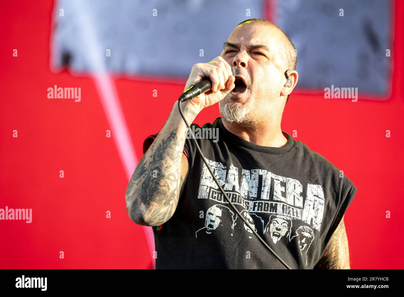 PHILIP ANSELMO Performs PANTERA Classics In São Paulo, Brazil (Video) 