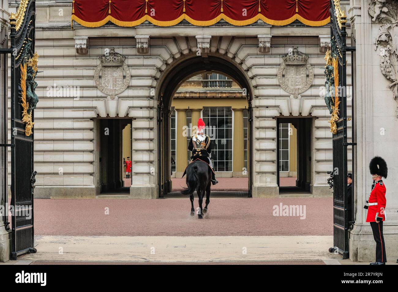 London, England, UK. 17th June, 2023. Preparations at Buckingham Palace courtyard before the parade. The annual Trooping The Colour parade to celebrate the birthday of the monarch, His Royal Highness King Charless III, attended by the Royal Family. Credit: Edler Images/Alamy Live News Stock Photo