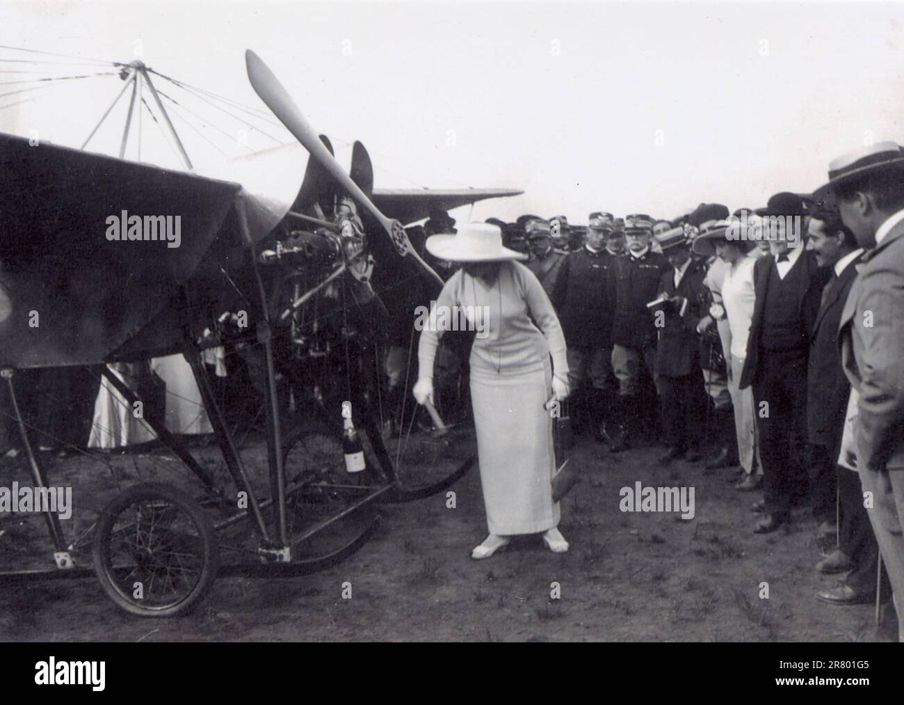 Italian marchesa Diana Crespi is the godmother of the aircraft Caproni Milano 1, Vizzola Ticino, Italy 1912 Stock Photo