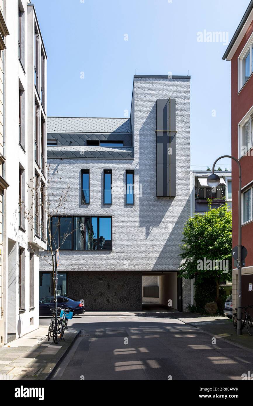 building of the Italian Mission (Missione Cattolica Italiana) on Ursulagarten street, LK architects, Cologne, Germany. Gebaeude der Italienischen Miss Stock Photo