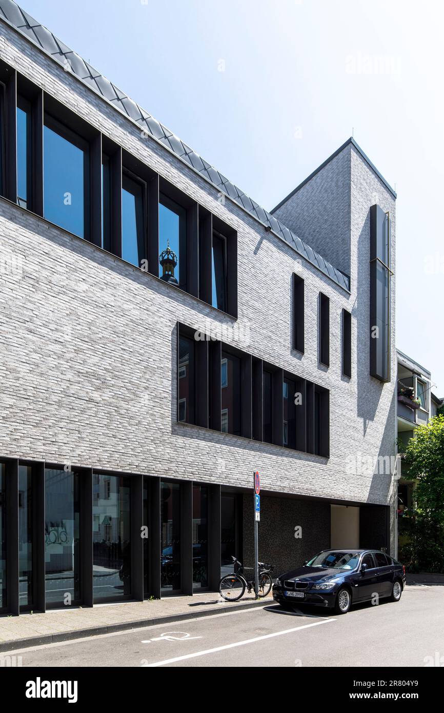 building of the Italian Mission (Missione Cattolica Italiana) on Ursulagarten street, LK architects, Cologne, Germany. Gebaeude der Italienischen Miss Stock Photo