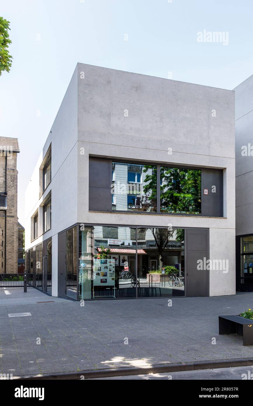 Forum Deutzer Dom next to the church St. Heribert in the district Deutz, Kastner Pichler Architects, Cologne, Germany. Forum Deutzer Dom neben der Kir Stock Photo