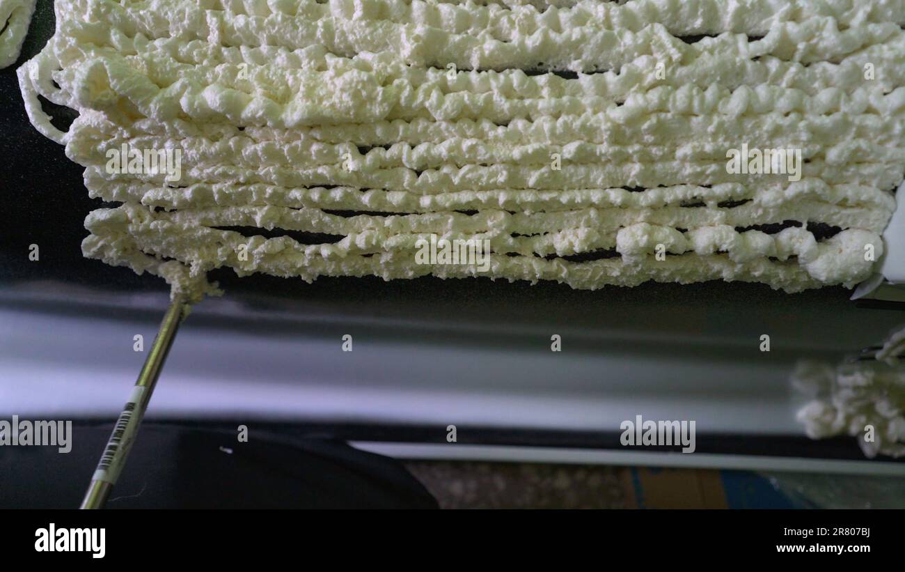 Acrylic bathtub soundproofing. Preparing to install a new acrylic