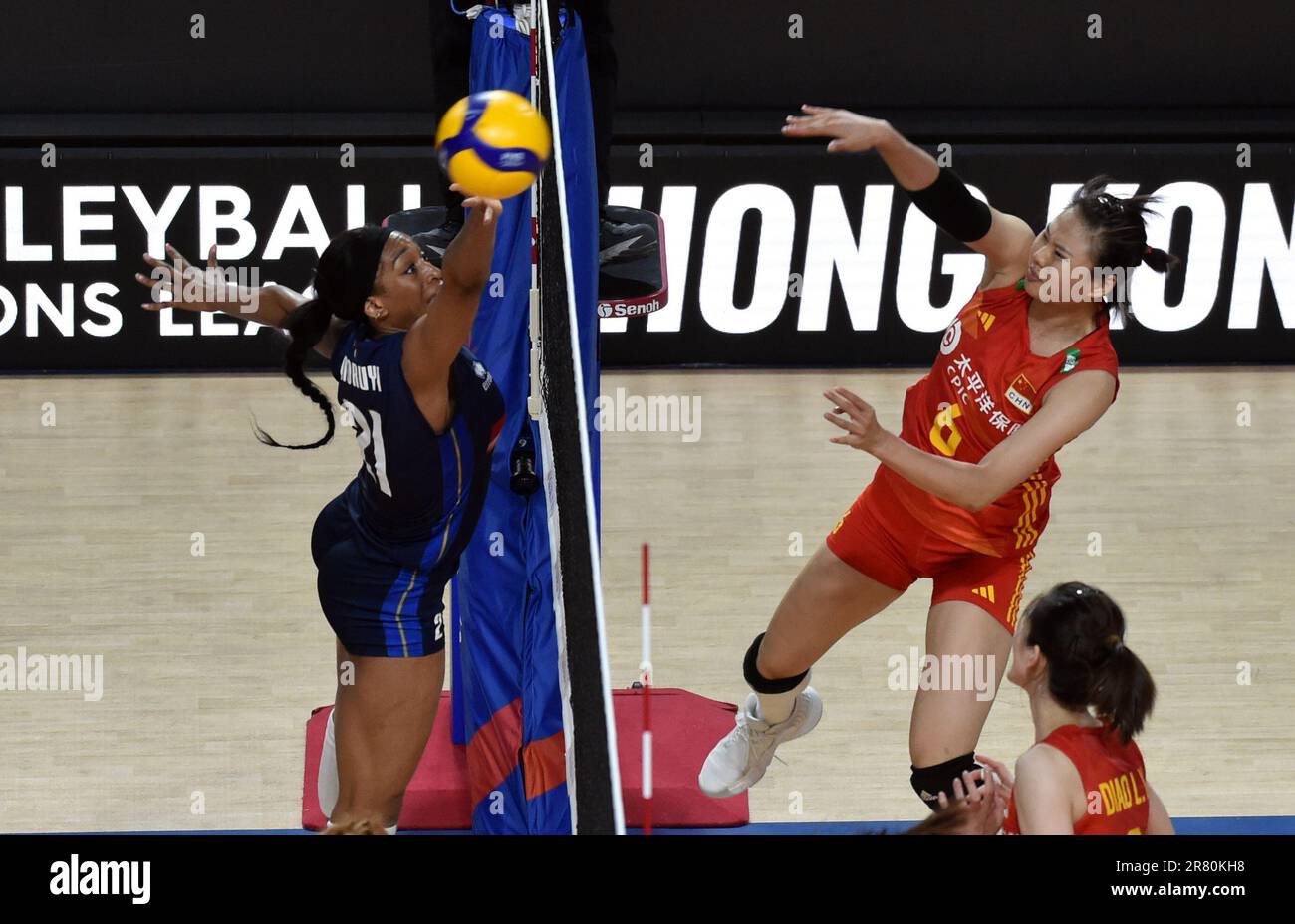 Hong Kong, China. 18th June, 2023. Gong Xiangyu (top, R) of China ...