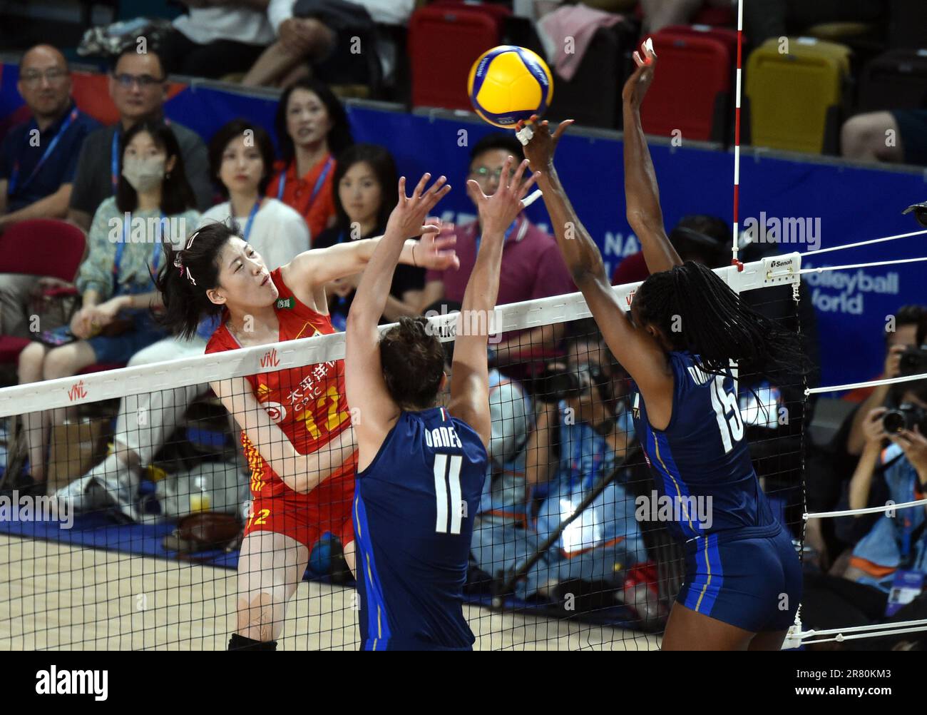 Hong Kong, China. 18th June, 2023. Li Yingying (L) of China spikes the