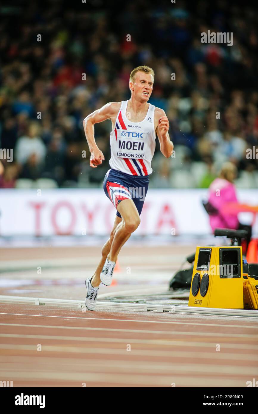 Sondre Nordstad Moen participating in the 5000 m at the World Athletics