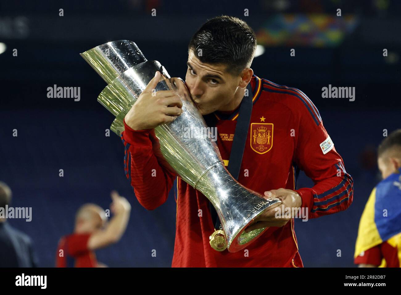 ROTTERDAM - Alvaro Morata of Spain with the Nations League trophy after