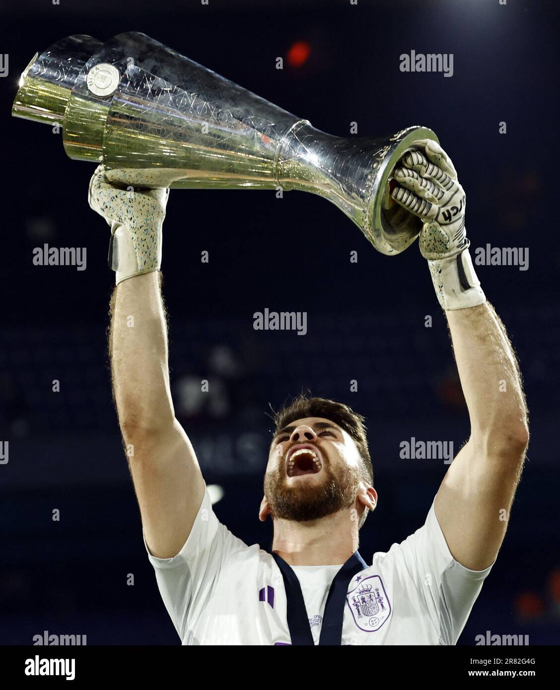 rotterdam-spain-goalkeeper-unai-simon-with-the-nations-league-trophy