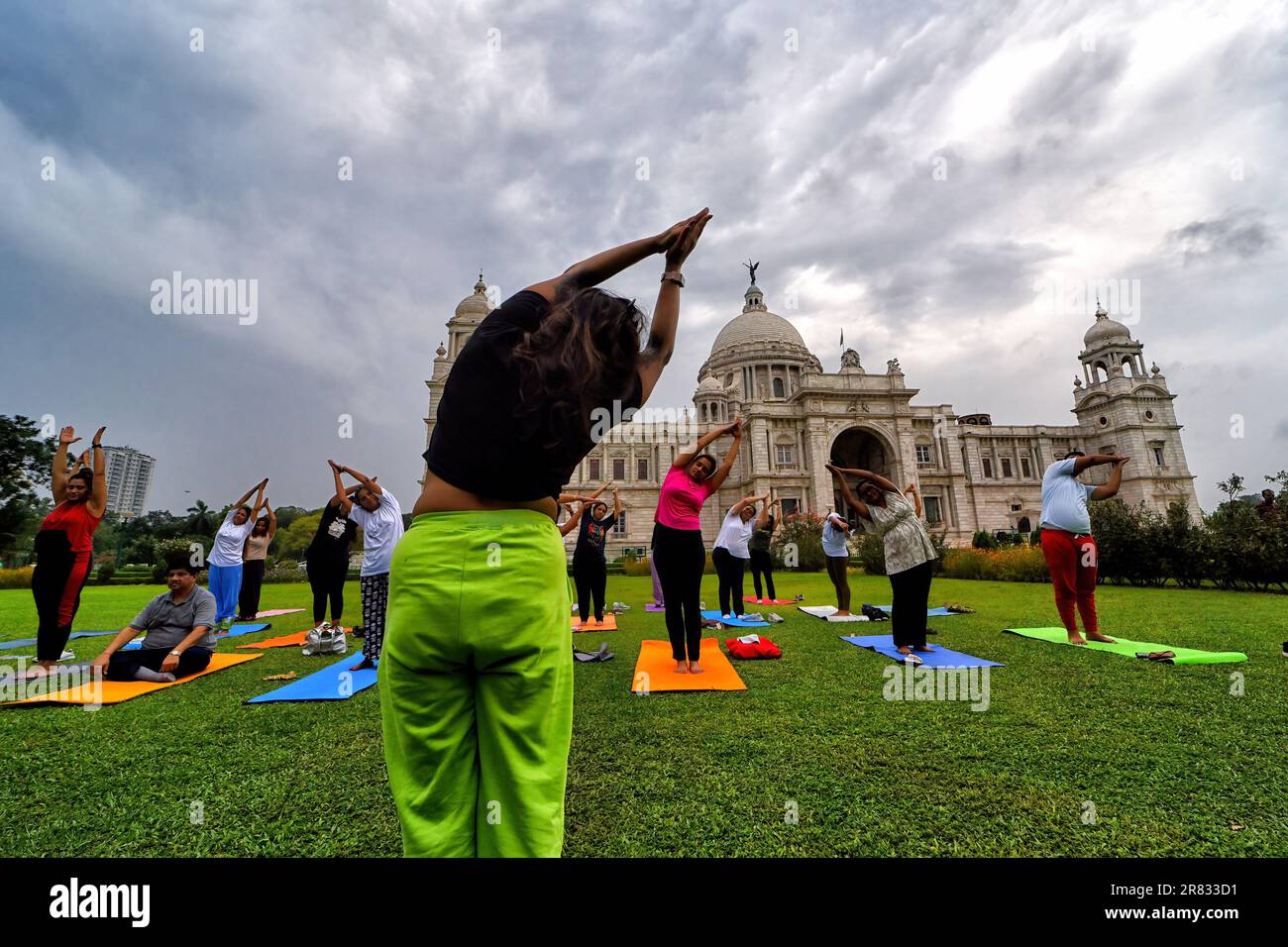 Kolkata, India. 18th June, 2023. A Yoga instructor seen giving