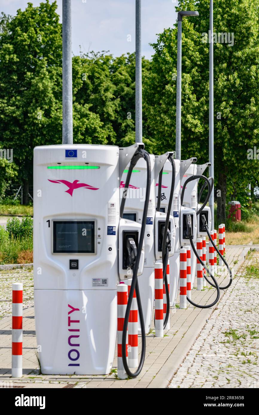 Car service stations hires stock photography and images Alamy