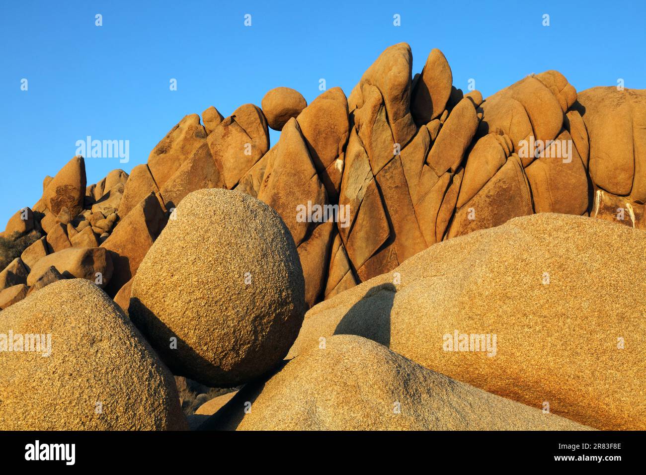 Jumbo Rocks, Joshua Tree National Park, CA, USA Stock Photo - Alamy