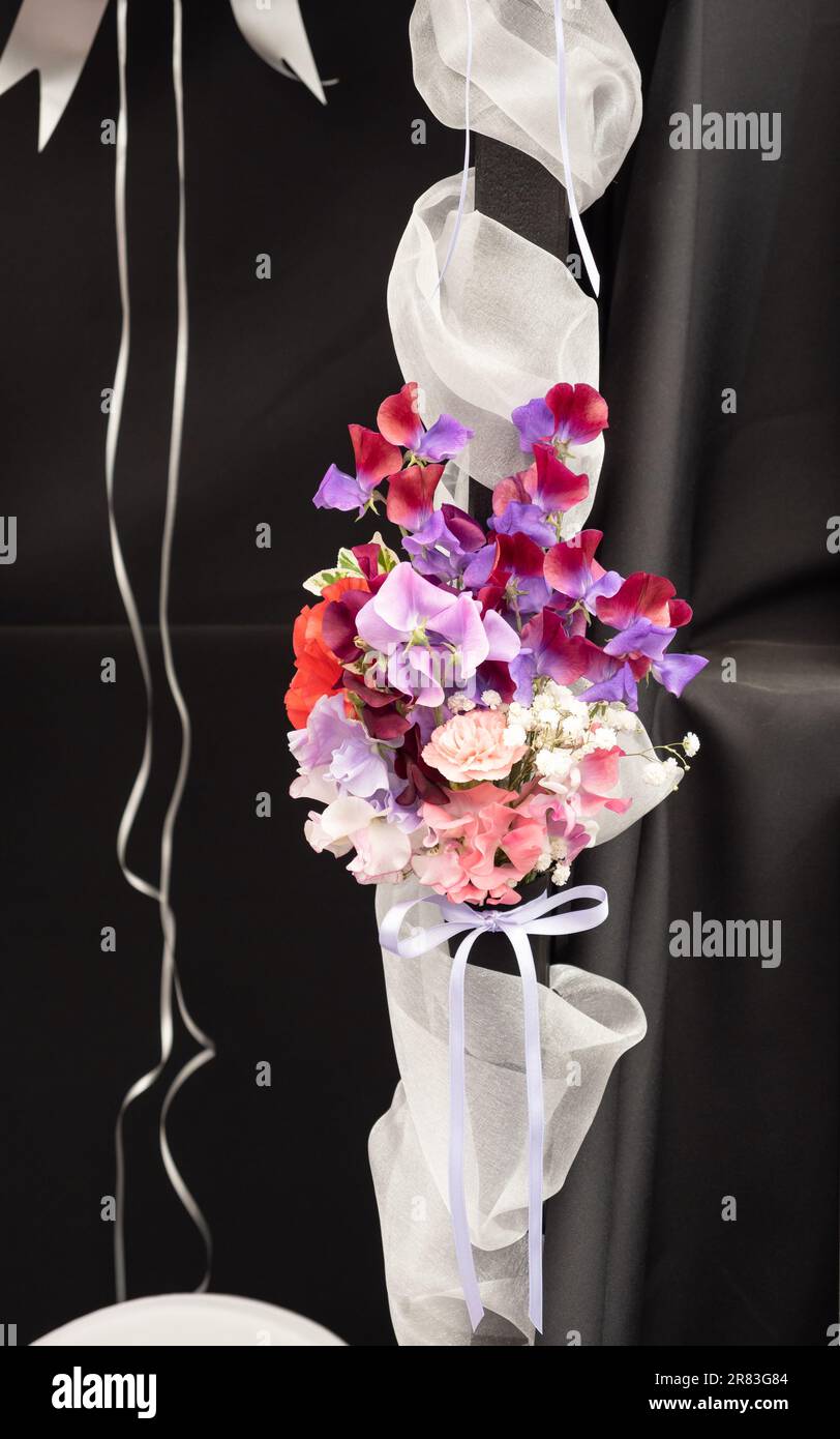 Wedding Sweet Pea arrangement Stock Photo Alamy