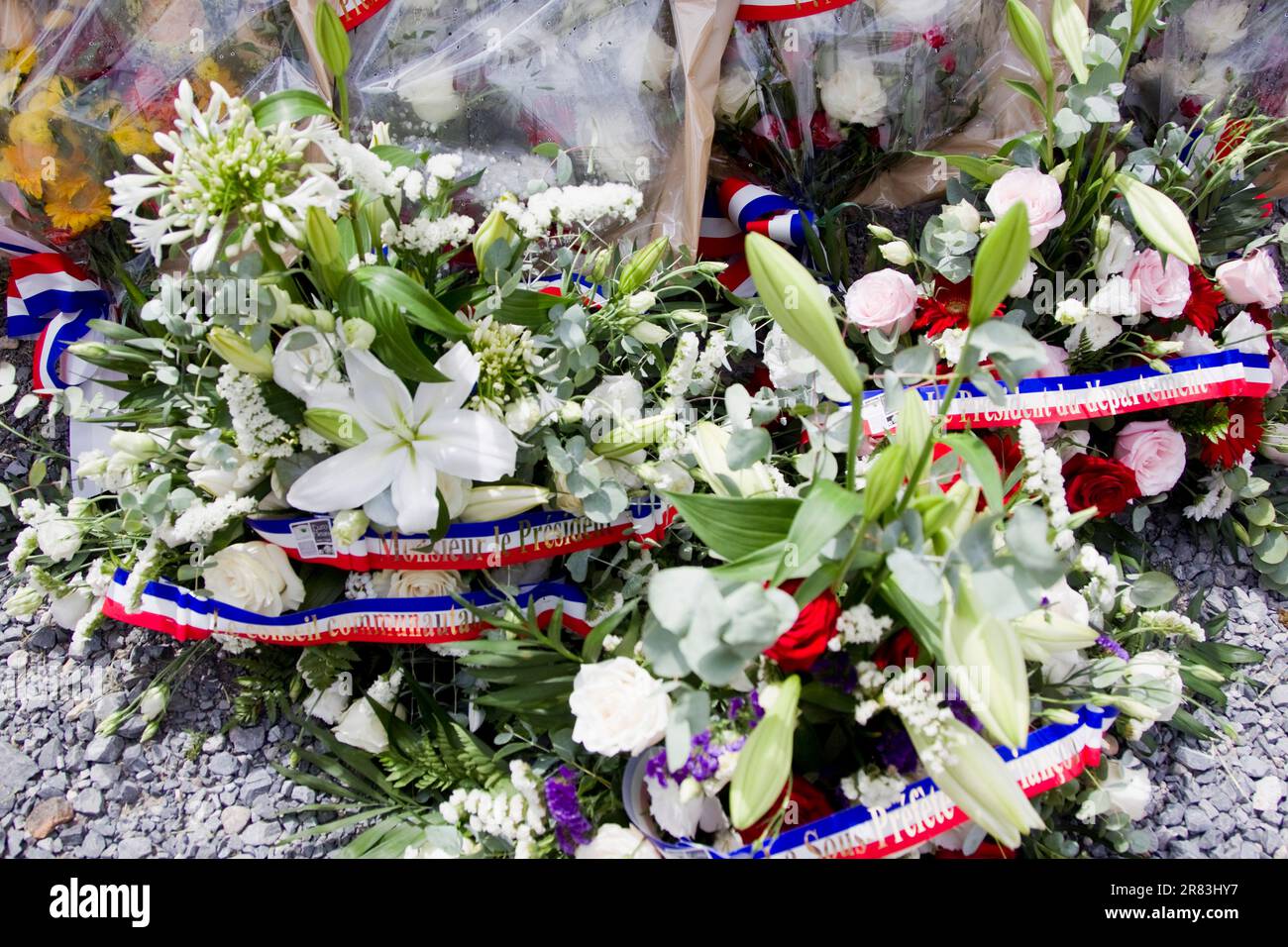 Briancon, France. 18th June, 2023. Flower wreaths, France on June 18, 2023. The young volunteers of the SNU (Universal National Service) on an internship in Ancelle in the Hautes-Alpes take part in the commemoration ceremony of the 83rd anniversary of the Appeal of June 18, 1940 in Briancon. Photo by Thibaut Durand/ABACAPRESS.COM Credit: Abaca Press/Alamy Live News Stock Photo