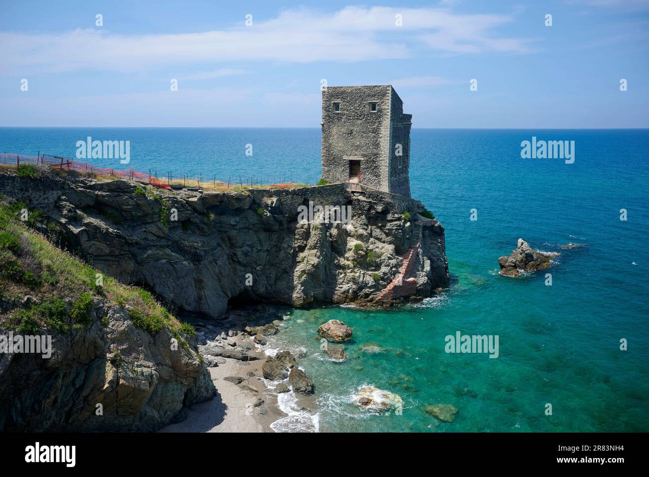 Gliaca Di Piraino Pa La Torre Delle Ciavole Del XVI Secolo Stock gliaca-di-piraino-pa-la-torre-delle-ciavole-del-xvi-secolo-stock
