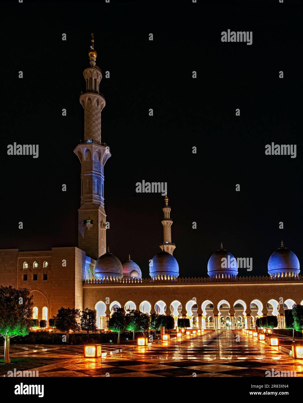 Sheikh Zayed Mosque Stock Photo Alamy