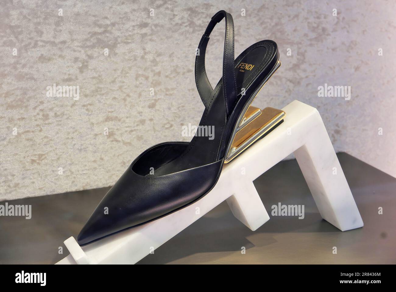 Fendi female deals shoes