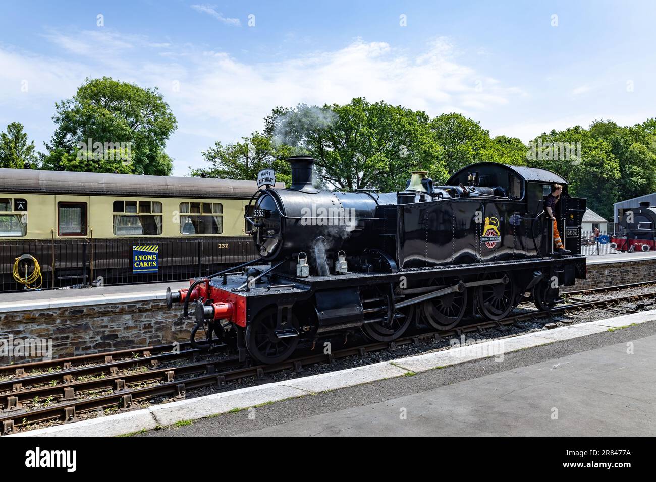 bodmin-cornwall-uk-june-13-steam-train-at-bodmin-general-railway
