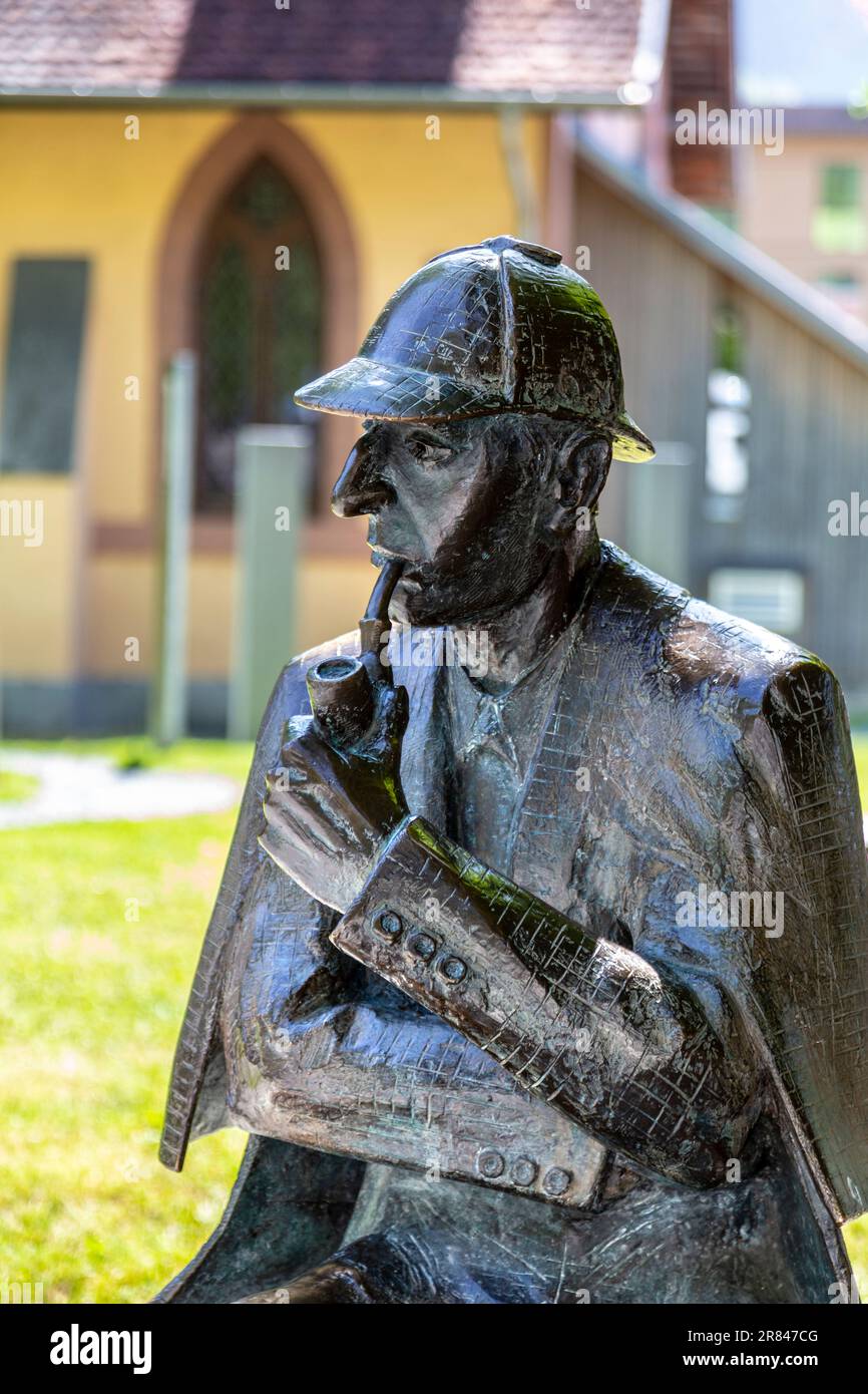 Statue of Sherlock Holmes outside the Sherlock Holmes Museum, Meiringen, Switzerland Stock Photo