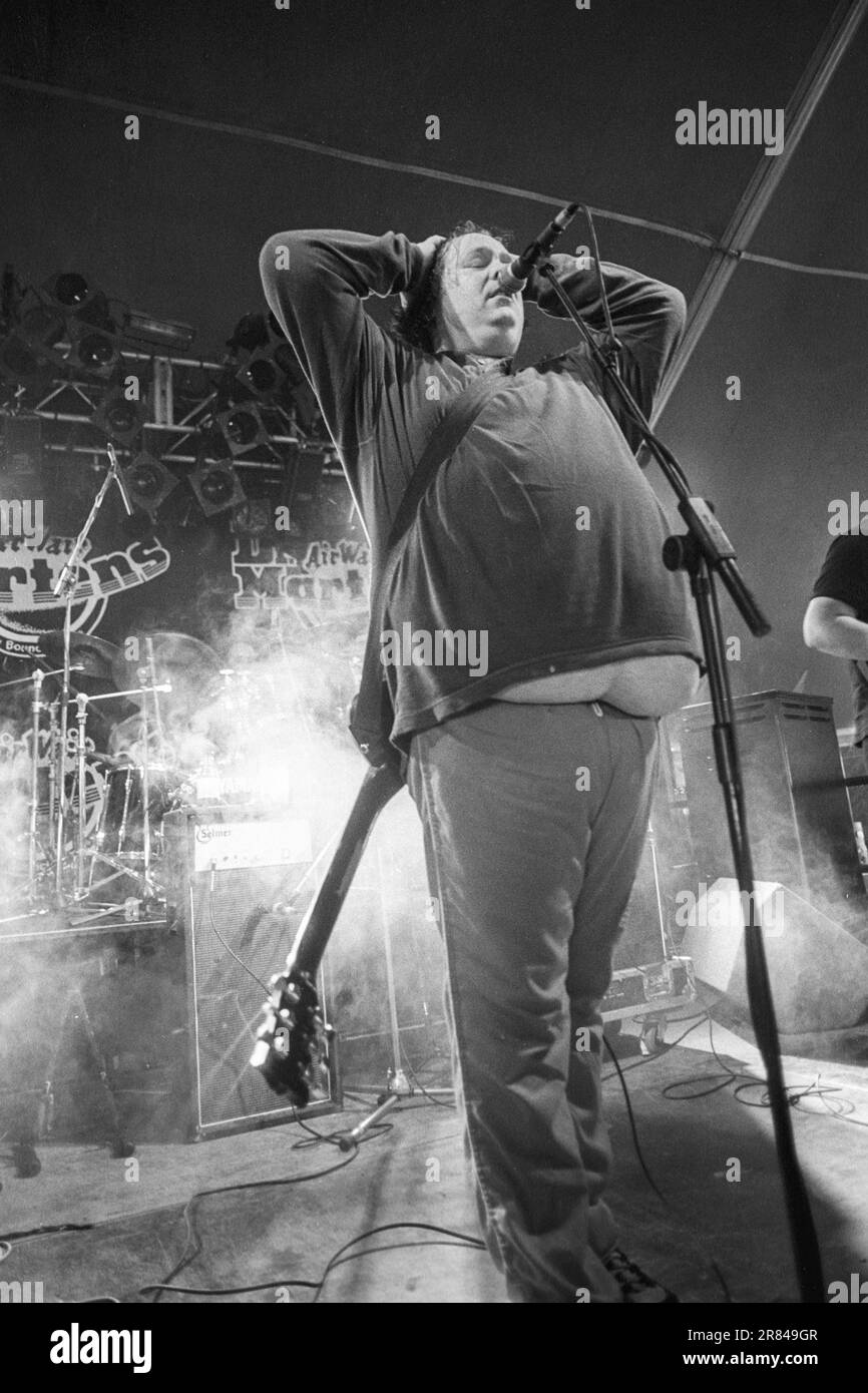 Andrew Wood – AKA Tiny – of Ultrasound playing at Reading Festival, Reading, UK on 22 August 1997. Photo: Rob Watkins Stock Photo