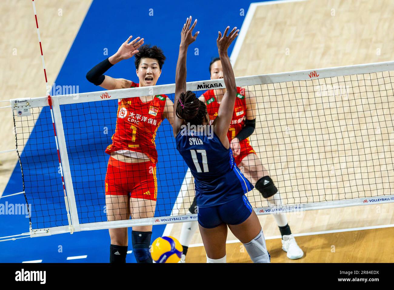 Fivb volleyball nations league hi-res stock photography and images - Page 17