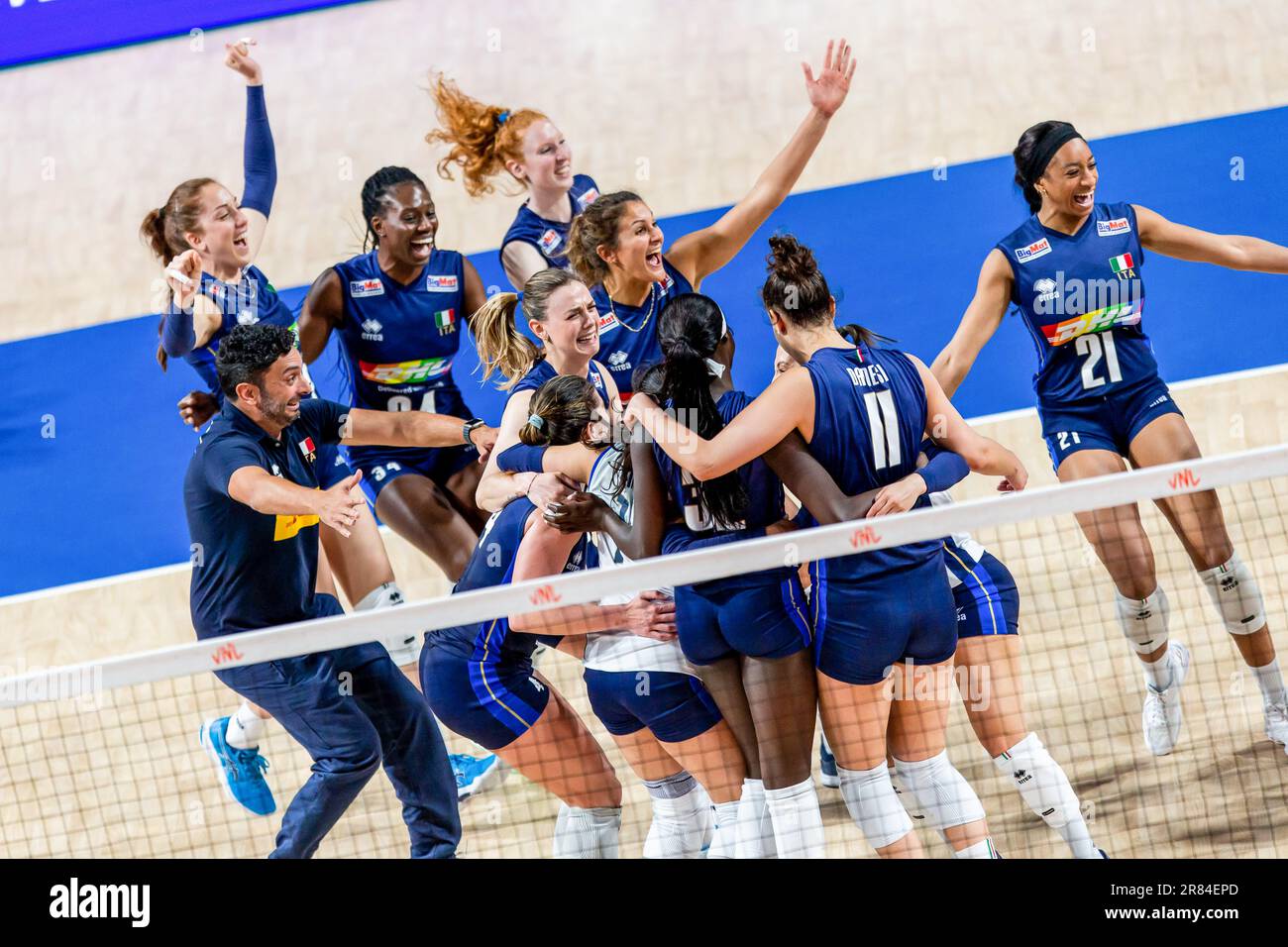 Team Italy celebrate their victory after the preliminary match of FIVB