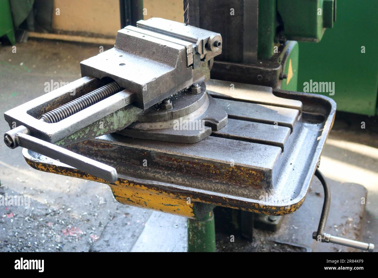 Large metal heavy industrial vice with screw mechanism and handles