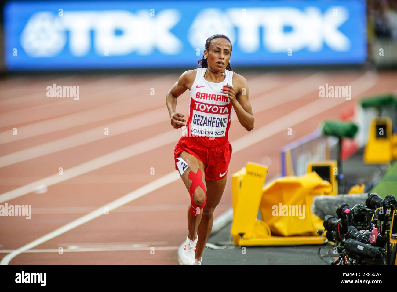 Kalkidan Gezahegne participating in the 5000m final at the World