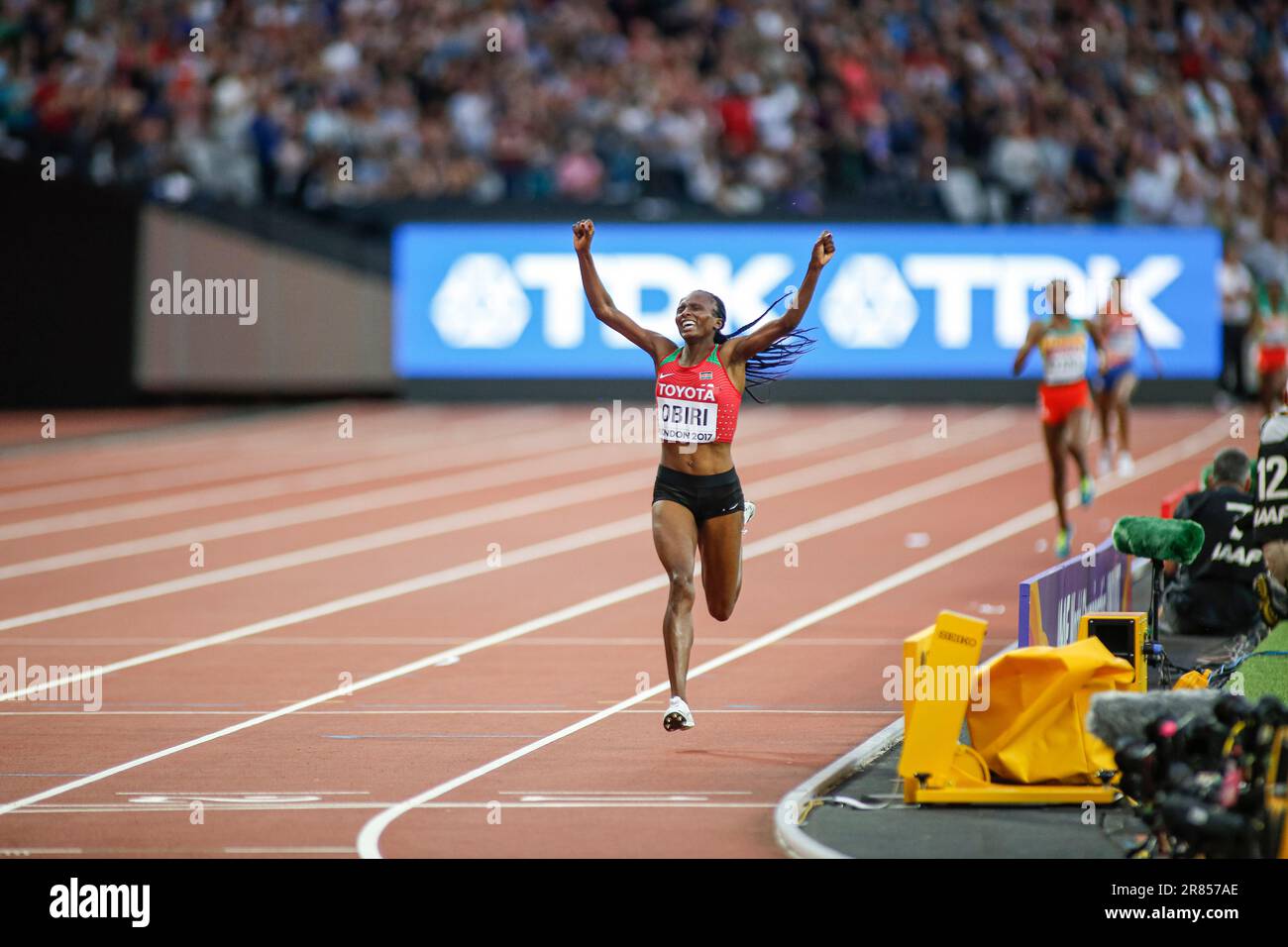Hellen Obiri winning in the 5000m final at the World Athletics