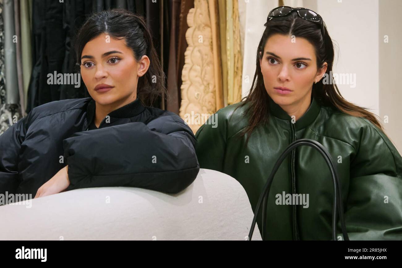 USA. Kylie Jenner and Kendall Jenner in a scene from the (C)Hulu
