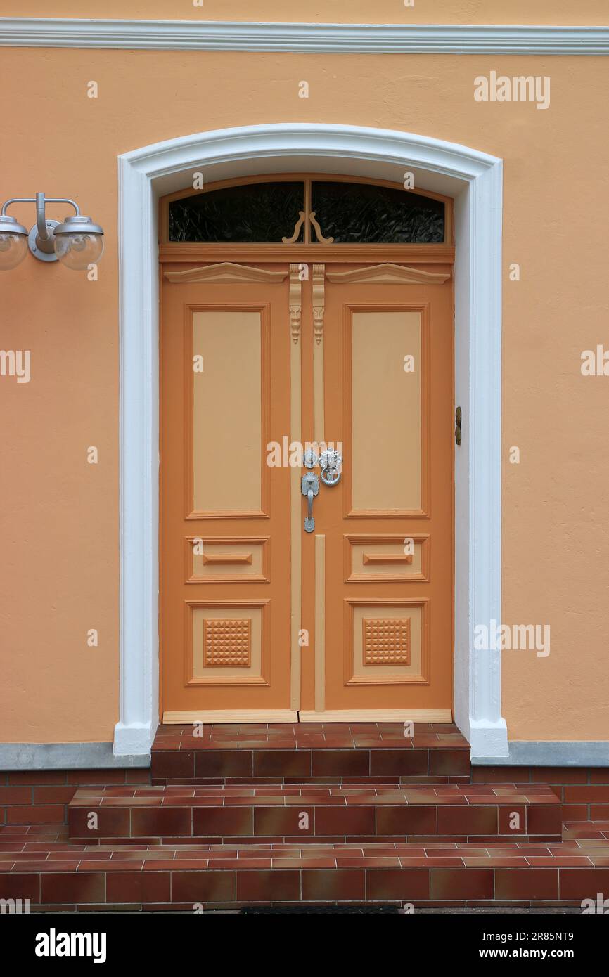 Door step hi-res stock photography and images - Alamy