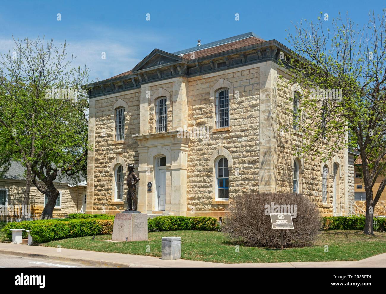 Texas, Hill Country, Burnet County Jail, built 1884, statue of Wallace W.  Riddell Texas' longest serving sheriff, 1939-1978 Stock Photo