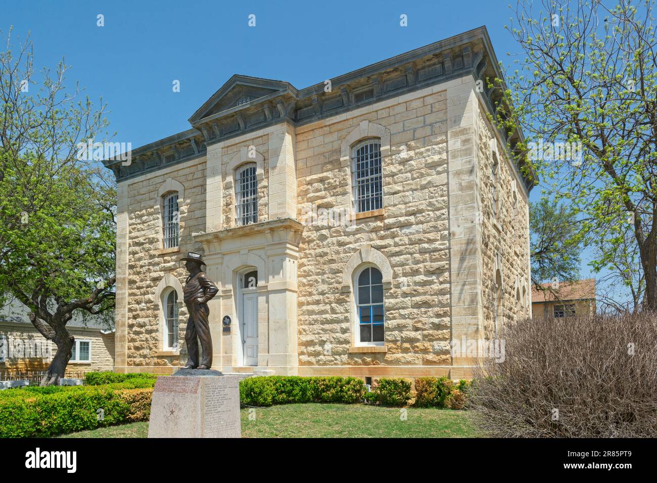 Texas, Hill Country, Burnet County Jail, built 1884, statue of Wallace W.  Riddell Texas' longest serving sheriff, 1939-1978 Stock Photo