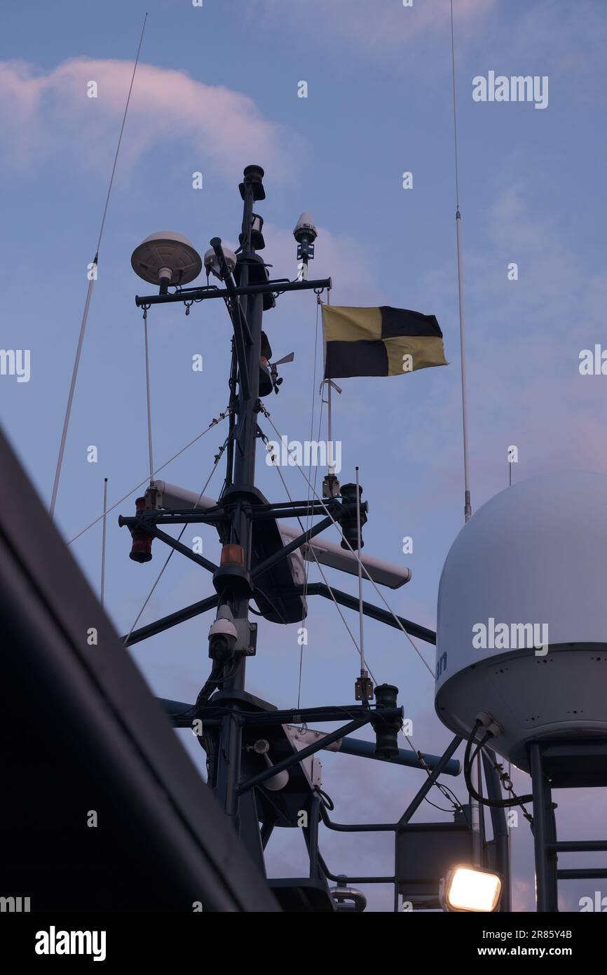 Ship mast flag hi-res stock photography and images - Alamy