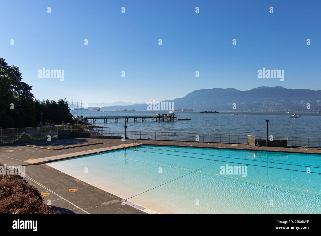 Vancouver, CANADA - Jul 30 2022 : Kitsilano Pool and Kitsilano Beach in a sunny day. Stock Photo