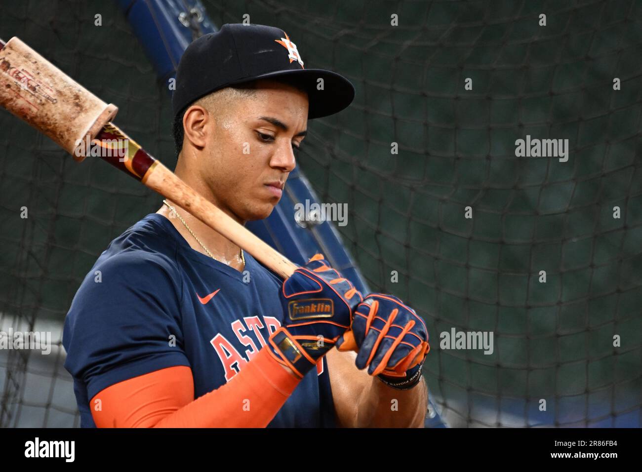 Houston Astros shortstop Jeremy Pena (3) take batting practice before