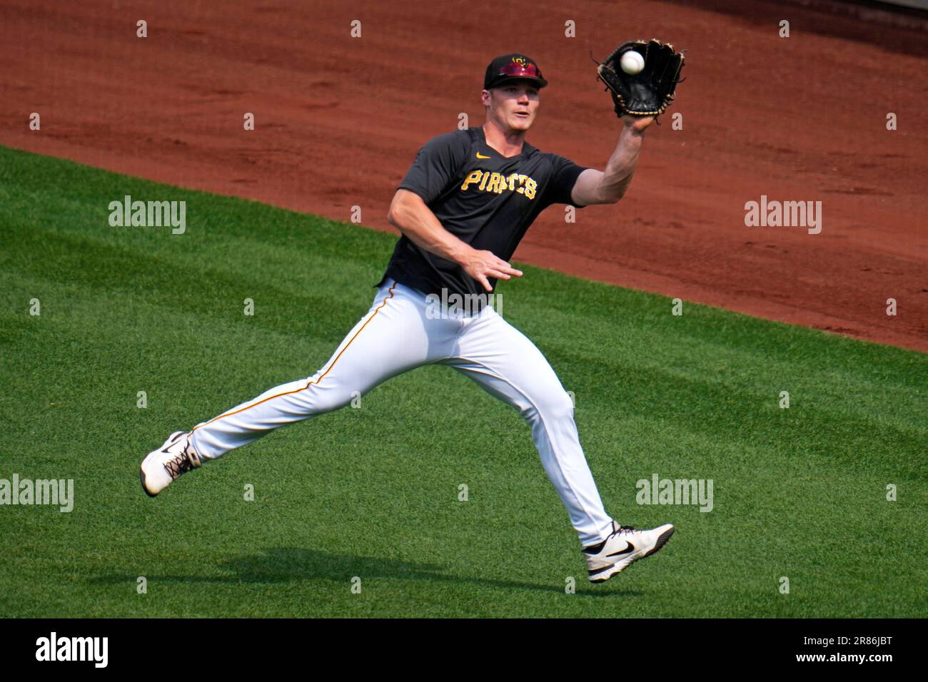 Pittsburgh Pirates 2021 firstround draft pick Henry Davis runs drills