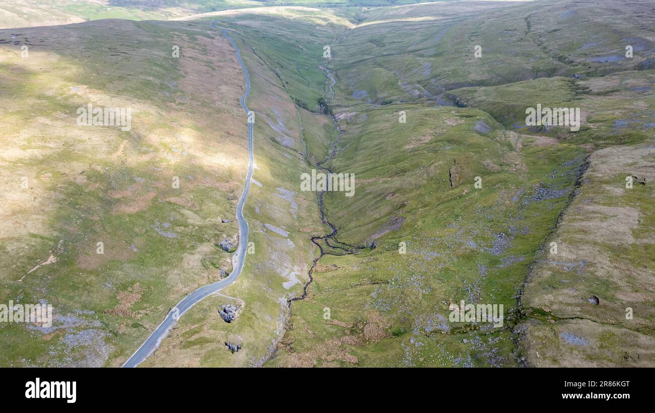 buttertubs-pass-the-road-from-the-top-of-wensleydale-over-to-swaledale