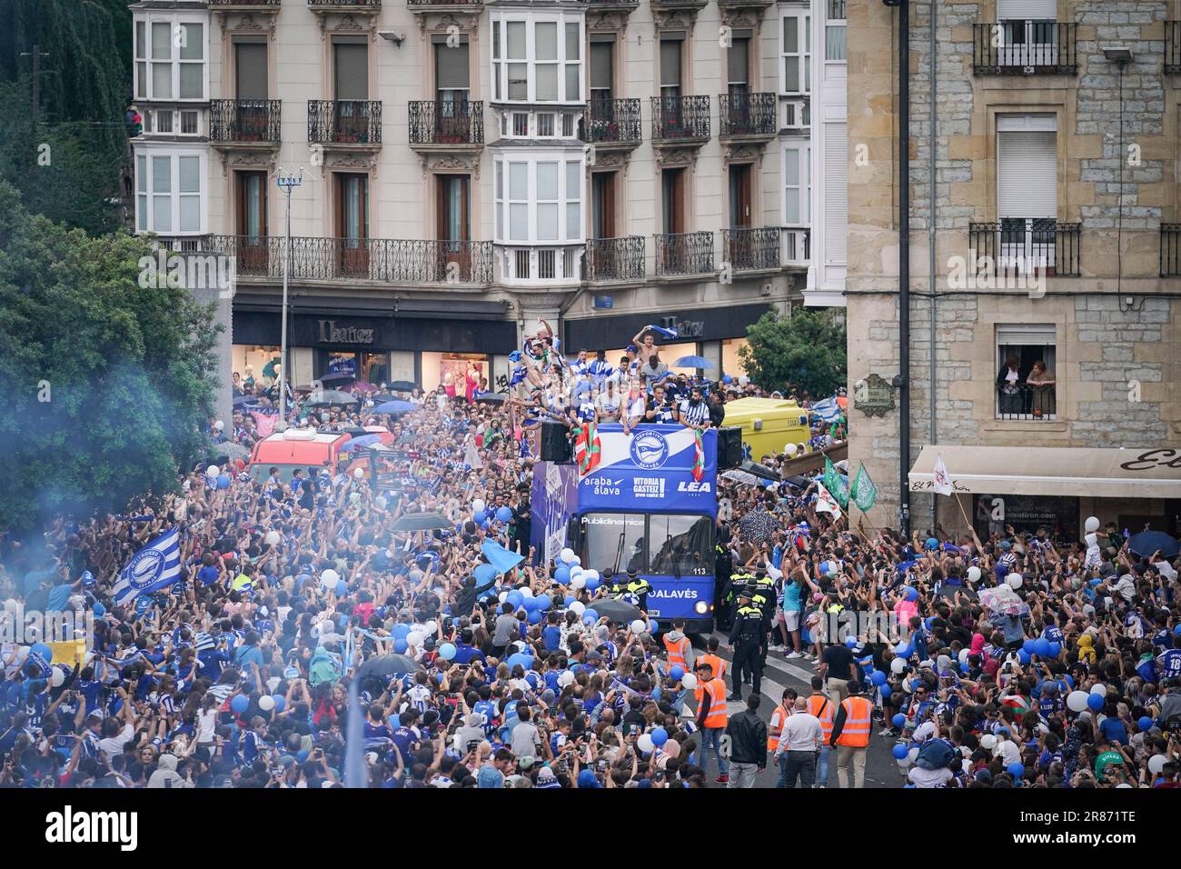 Hundreds of fans celebrate the arrival of Deportivo Alaves players  celebrating their promotion to the First Division at the Plaza de la Virgen  Blanca, June 19, 2023, in Vitoria-Gasteiz, Alava, Basque Country,
