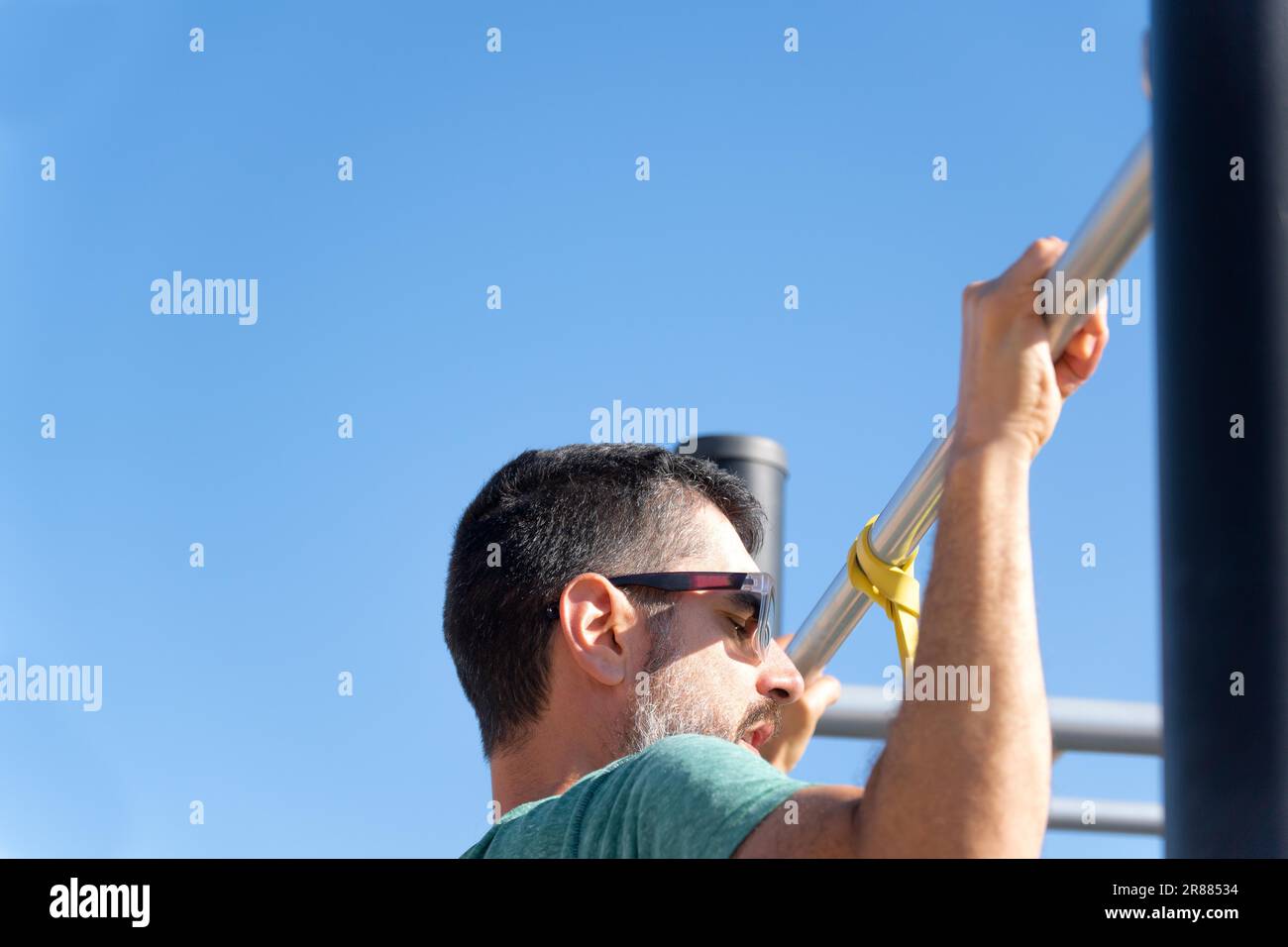 Back view of man doing pull ups hi-res stock photography and images - Alamy