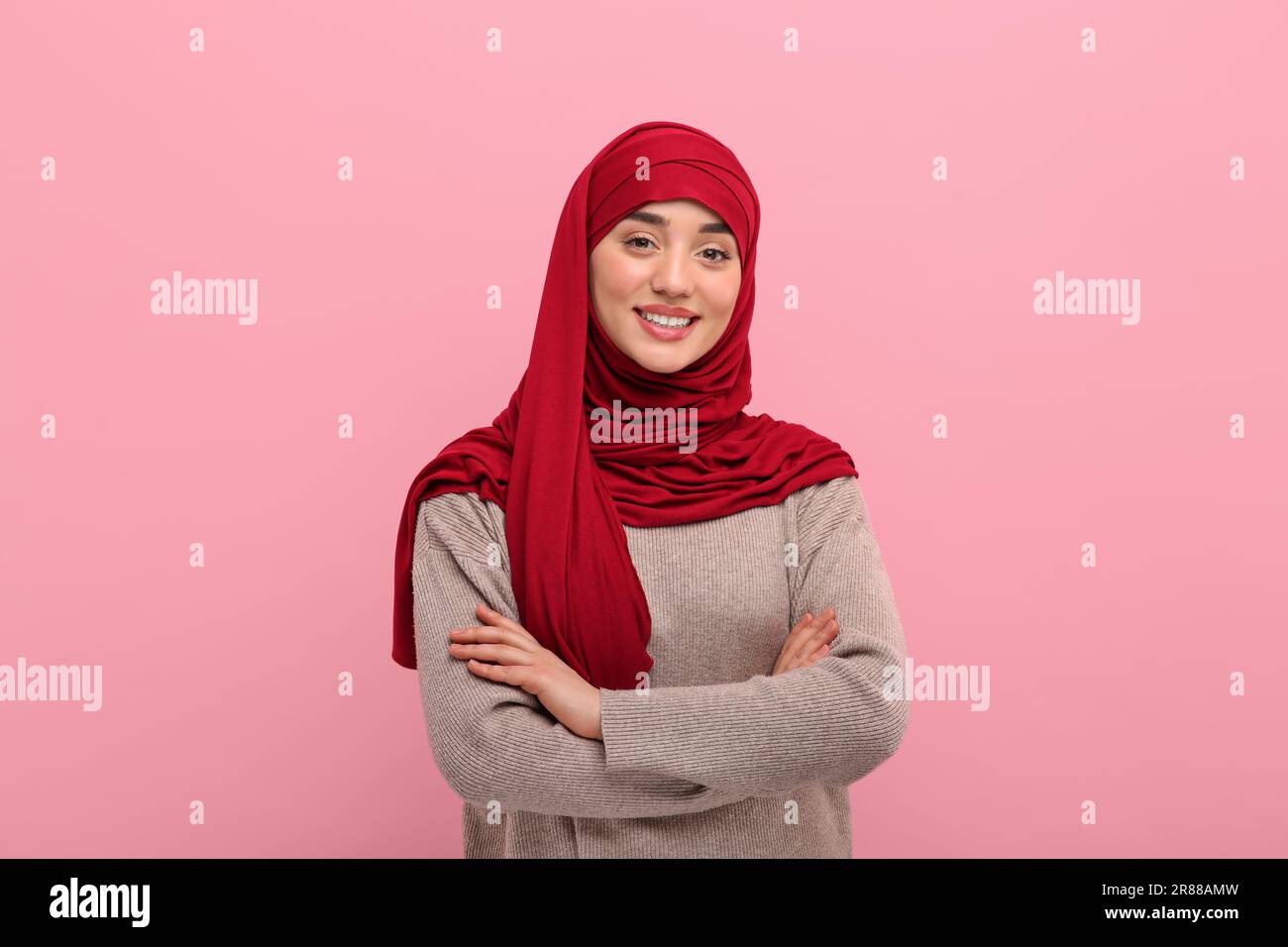 Portrait of Muslim woman in hijab on pink background Stock Photo - Alamy