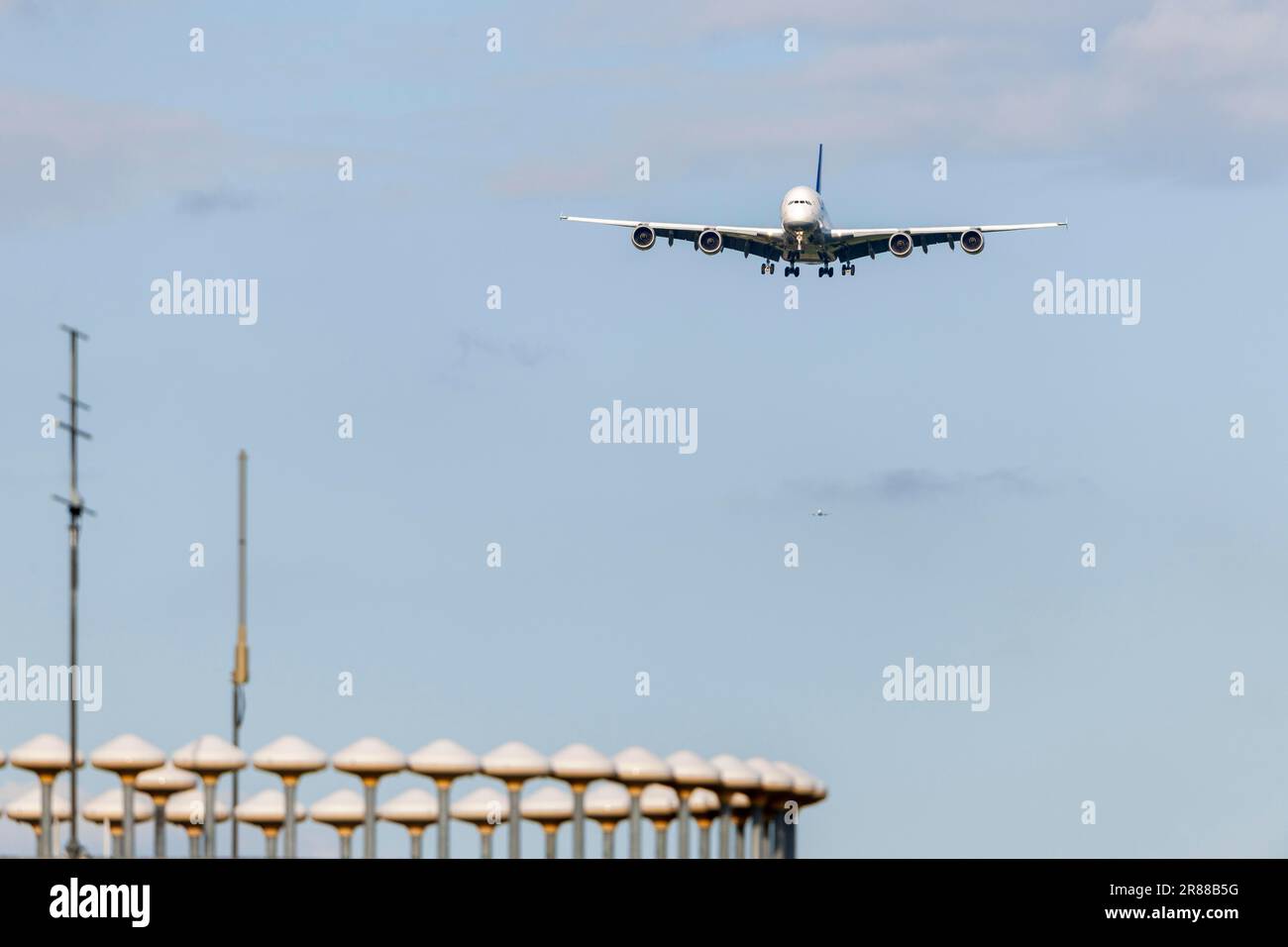 Rotating antenna hi-res stock photography and images - Alamy