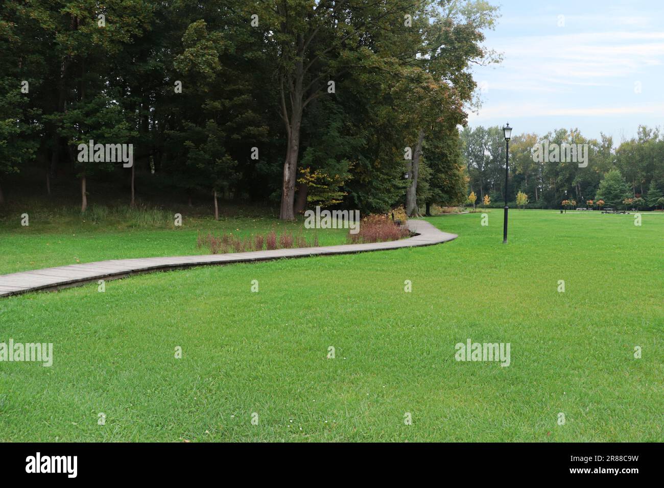 Beautiful public city park with pathway and green grass Stock Photo - Alamy