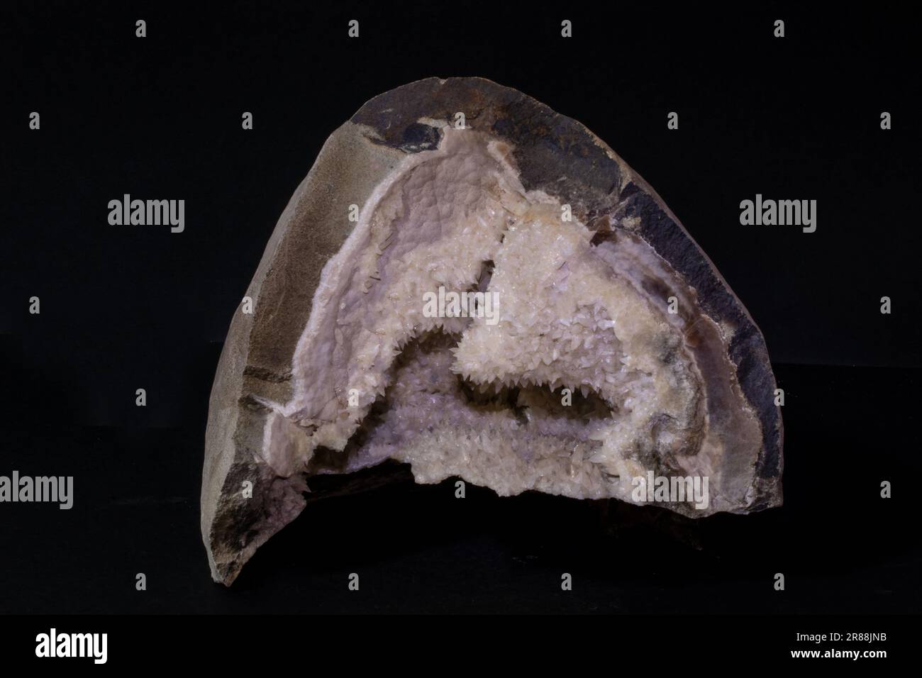 Septaria Geode Septaria hi-res stock photography and images - Alamy