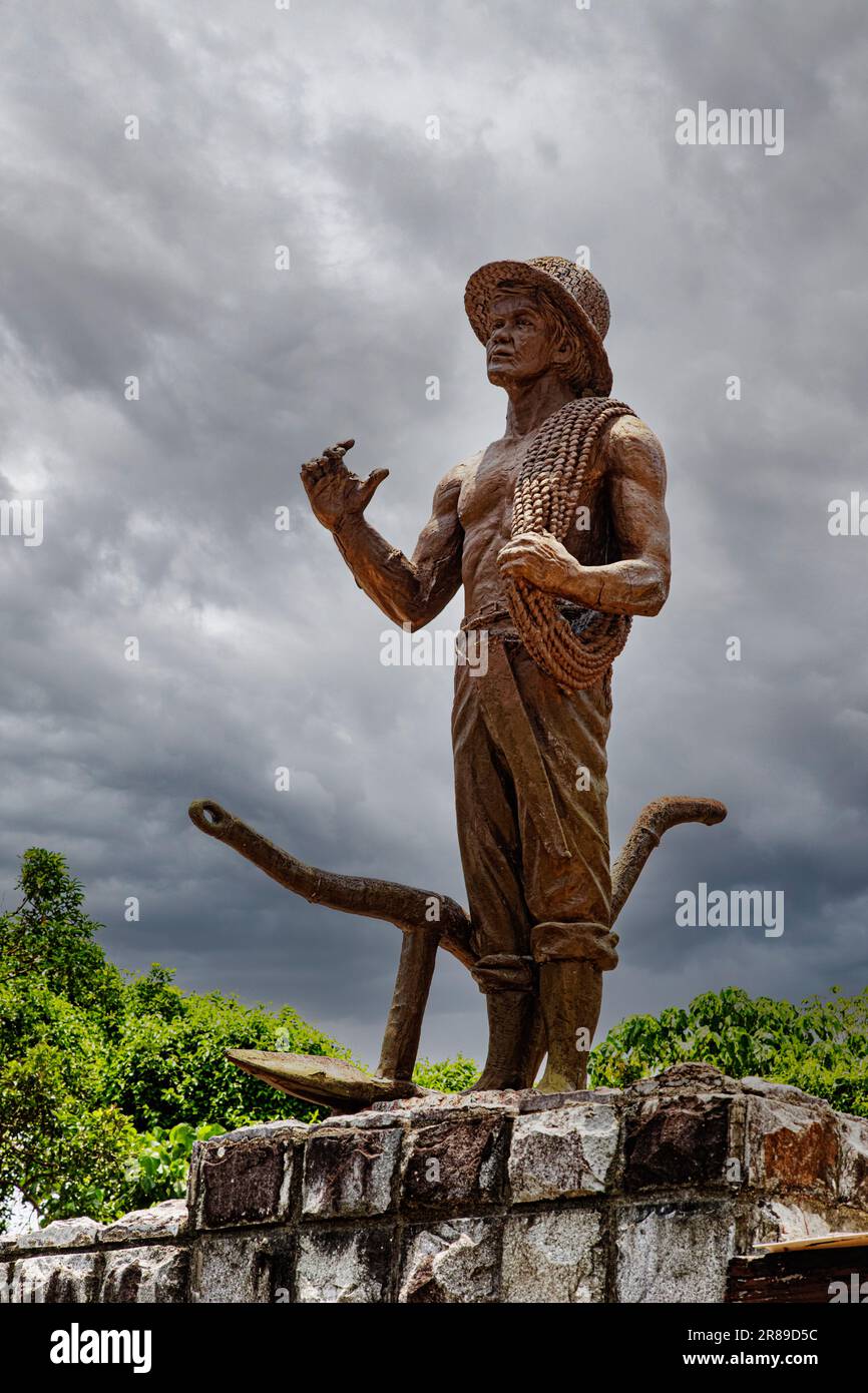 Statue of a Farmer by day and a Gorilla Fighter by night illustrating the Resistance novment by the Flipino people during the Japanese Occupation of t Stock Photo