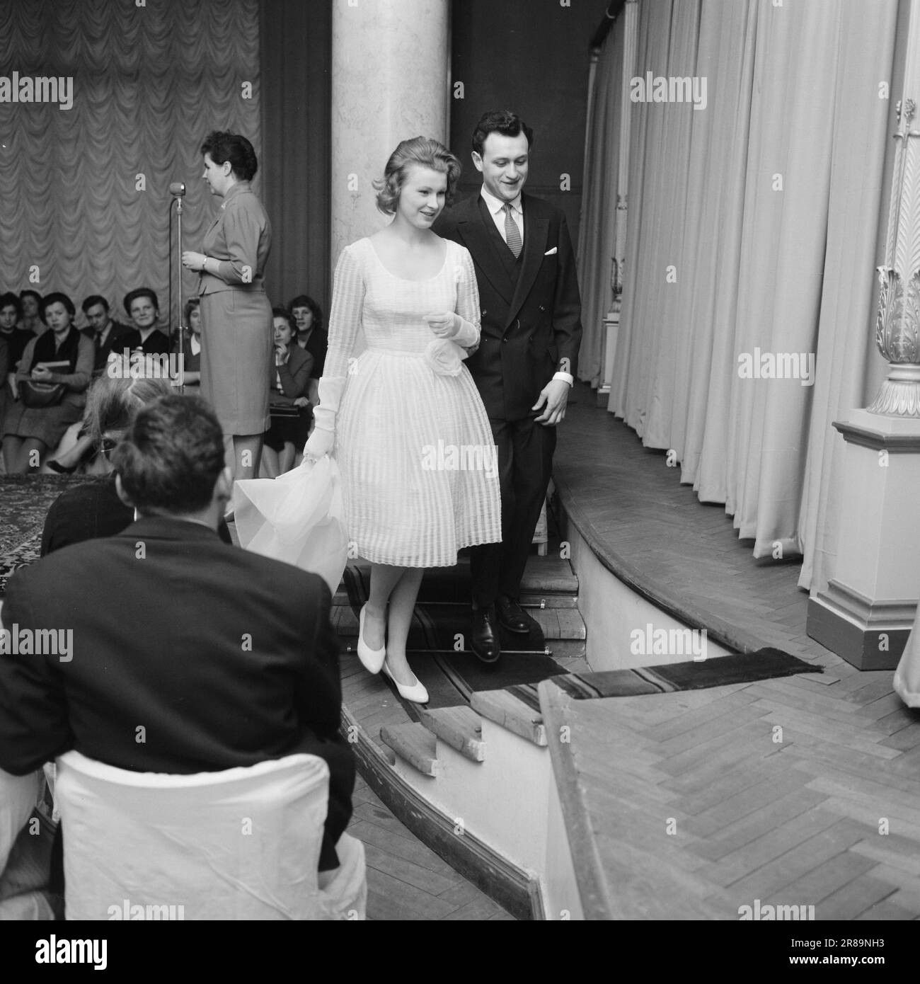 Current 20-5-1960: Western-inspired eastern fashion At a fashion show in Moscow's Mauriske, department store Kusnetskij Most. It was clear that Western influence had penetrated the Iron Curtain.  This simple morning bride in airy nylon could have been taken from the society column of an American women's magazine.  Photo: Aage Storløkken / Aktuell / NTB ***PHOTO NOT IMAGE PROCESSED*** Stock Photo