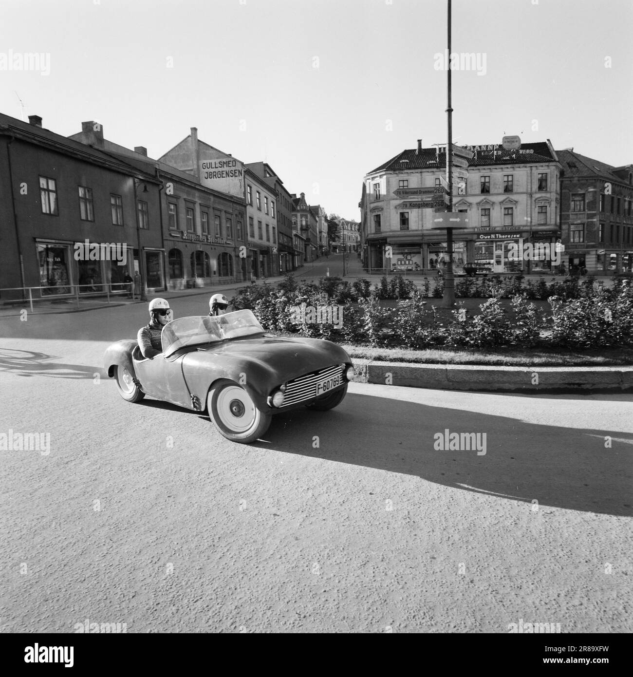 actual-40-3-1960-at-racing-speed-to-school-youth-nowadays-they-drive