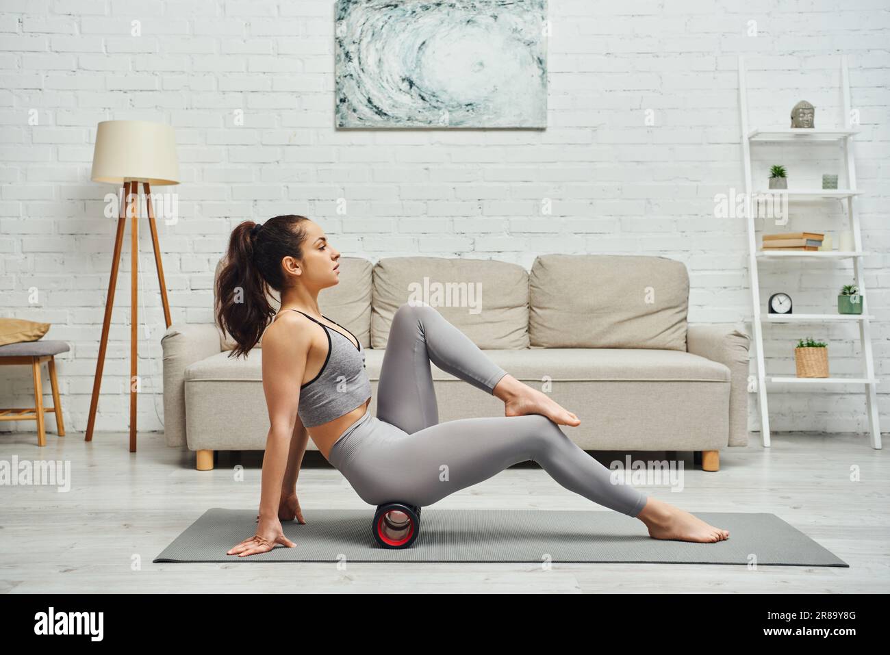 Woman activewear body hi-res stock photography and images - Page 4 - Alamy