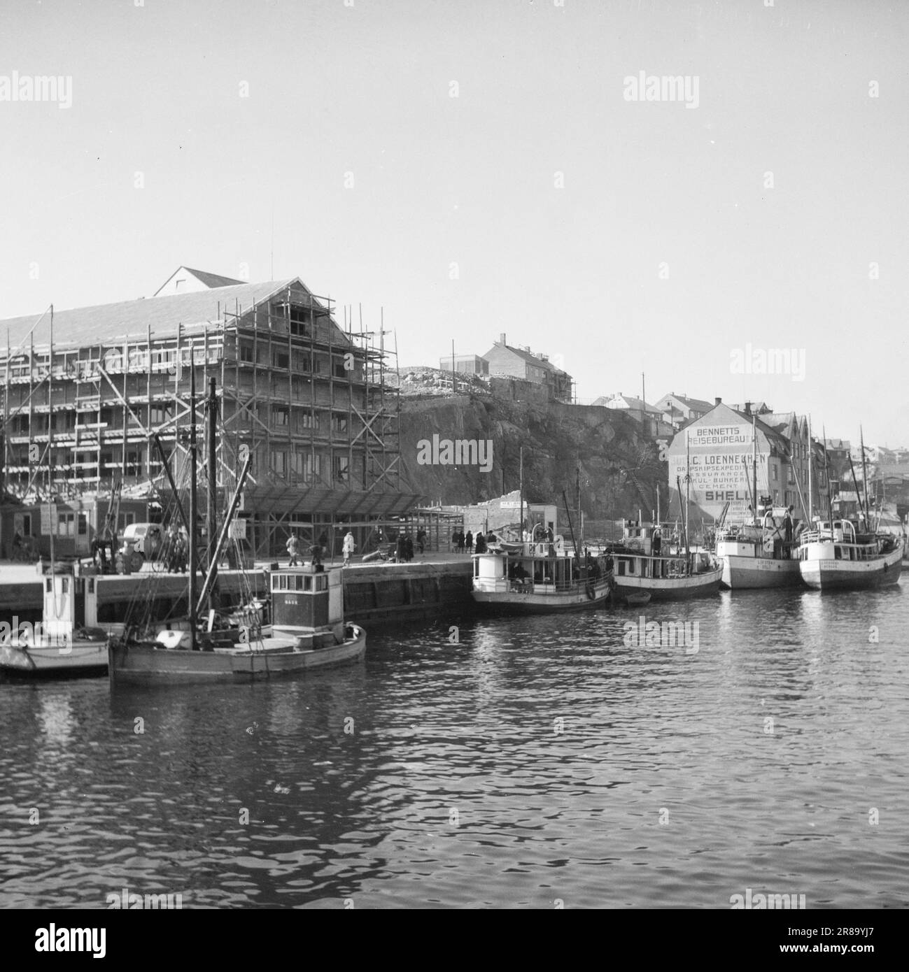 Actual 11-1-1947: Reconstruction in Kristiansund Kristiansund N. The town built on rockfish and mountains 803 houses disappeared in a single huge fire after the German bombing in 1940. The traces have almost been erased. For 7 years they have lived in barracks, as close as herring in a barrel. Not everyone has returned to the city yet. Now the city is being rebuilt, but it takes time.  Fortunately, the quays remained standing after the fire, and here the city's normal life unfolds. The fishing boats from all over the district use Kristiansund as a base - but the city needs to get more trawlers Stock Photo